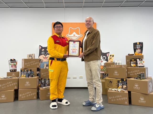 聲援無名救災英雄，不讓搜救犬只在災害時被看見！汪喵星球捐贈桃市消防局物資，為搜救犬撐腰，藝人魏蔓和張睿家聯合響應！